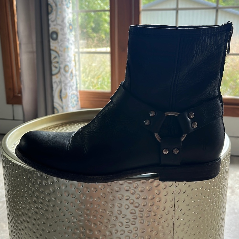 Frye boots black leather with buckle back zip 8.5